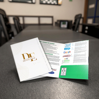 Dossier de présentation A4 personnalisé en couleur pleine, avec 2 pochettes, finition brillante ou mate, logo en feuille d'or, dossier de documents en papier pour entreprise