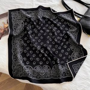 ブランドの特徴的なペイズリー柄スカーフを作成しましょう。カスタムソフトピンク＆バーガンディデザイン、デジタルプリントショール、上質なウールシルクスカーフ - Product Image 2