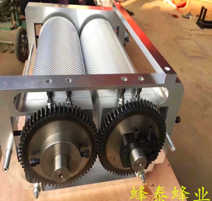 Chenduan <b>CD</b>-BC-05 New Beeswax Foundation Roller Machine 86x350mm 80kg Capacity for Beekeeping Equipment with 2-Year Warranty - Product Image 5