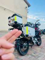 Moto de tourisme d'aventure Benelli TRK502 500cc bicylindre refroidie par eau avec coffres latéraux et ABS
