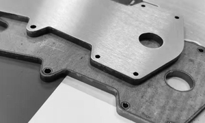 Machine d'ébavurage de tôle 1350mm Satine d'arrondi de bord en acier inoxydable en aluminium avec composants de noyau de moteur et de pompe - Product Image 5