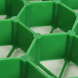 Grilles d'<span class=keywords><strong>herbe</strong></span> poreuses en plastique installées avec des pavés de grille d'<span class=keywords><strong>herbe</strong></span> placés <span class=keywords><strong>sur</strong></span> des allées de ville - Product Image 4