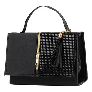 Borsa a Tracolla in Pelle Nera Candela da Donna Fana, Chiusura con Cerniera, Decorazione con Nappine, Stile Estivo alla Moda per Uso Quotidiano - Product Image 1