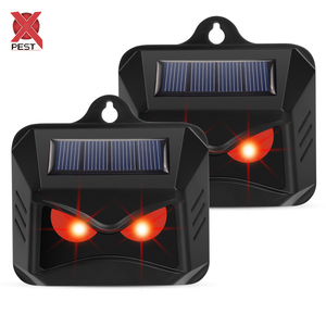 Repelente de Animales con Luz LED Intermitente Roja X-PEST, Mantiene Alejadas a Monos, Jabalíes y Conejos del Patio y <span class=keywords><strong>el</strong></span> Gallinero - Product Image 1