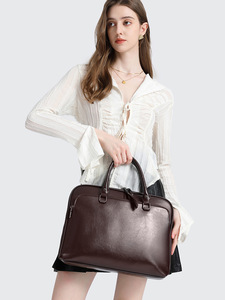 Bolso de negocios de cuero genuino marrón oscuro con correa de hombro ajustable para viajes de oficina de hombres - Product Image 6