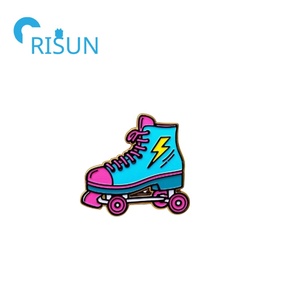 Haute qualité personnalisé émail paillettes glace patin à roulettes émail broche Sport patinage rouleau Derby Rollskate broche épinglettes - Product Image 3