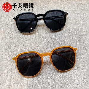 Gafas de Sol Qianai con Marco Amarillo de PC, Protección UV400, Remaches de Puntos, Lentes de Moda para Mujer, Tipo 3, Lentes AC F5-6061 - Product Image 3