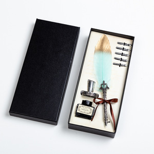 Ensemble <span class=keywords><strong>de</strong></span> stylos <span class=keywords><strong>plume</strong></span> vintage personnalisés avec logo, corps gravé, support en argent, <span class=keywords><strong>plume</strong></span> naturelle, vente en gros - Product Image 2