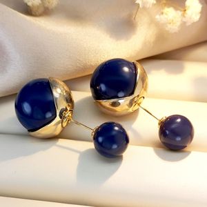 Orecchini a perno sferici minimalisti, gioielli da donna a forma di palla per il quotidiano - Product Image 1