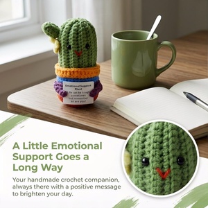 Cactus miniature au crochet pour décoration de bureau et cadeau de fêtes : une peluche végétale au crochet réconfortante avec une carte inspirante - Product Image 2