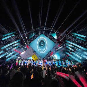 Panneaux publicitaires personnalisés enseignes lumineuses extérieures flexibles panneau mural <span class=keywords><strong>film</strong></span> dj booth dance floor écrans LED pour événements - Product Image 5