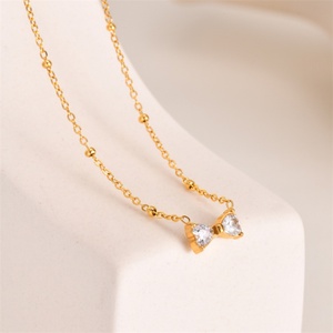 Collar gargantilla de acero inoxidable con circonita y corazón tallado estilo princesa para mujer, con colgante de nudo de corazón de cristal y engaste de canal, venta al por mayor - Product Image 4