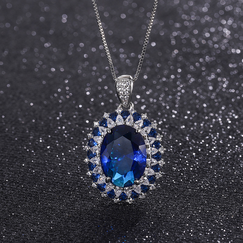 Pendentif en verre bleu avec chaîne