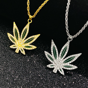 Mode diamant Hip Hop feuille <span class=keywords><strong>de</strong></span> chanvre pendentif collier glacé plaqué or alliage cristal feuille d'érable pour cadeau brin chaîne Zircon - Product Image 2