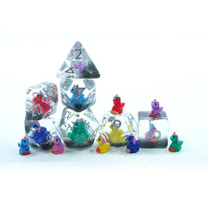 ชุดลูกเต๋าเรซิ่นนุ่มหลากสีรุ้งรูปยูนิคอร์น D20 ราคาโรงงาน รับทำโลโก้ สำหรับเกมคธูลู งานแกะสลัก - Product Image 2