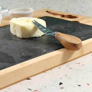 Planche à fromage en bambou Kaijiang avec insert en ardoise 33x38cm pour servir et couper le fromage à la maison ou lors de fêtes - Product Image 4