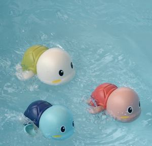 Petit canard bébé <span class=keywords><strong>bain</strong></span> bébé chaîne <span class=keywords><strong>de</strong></span> natation petite <span class=keywords><strong>tortue</strong></span> eau jouet enfants <span class=keywords><strong>bain</strong></span> mécanique liquidation <span class=keywords><strong>tortue</strong></span> et canard pour le plaisir <span class=keywords><strong>de</strong></span> l'eau - Product Image 3