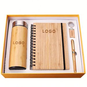 Set de Regalo de Empresa Estilo Madera: Termo al Vacío, Cuaderno A5 de Tapa Dura, Bolígrafo Roller de Metal, Llavero y Caja de Papel Kraft - Product Image 1