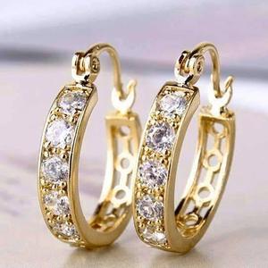 Pendientes de Aro Chapados en Oro con Circonitas Redondas en Canal, Joyería Clásica para Fiesta de Mujer, Pendientes de Aleación con Acabado de 18K - Product Image 3