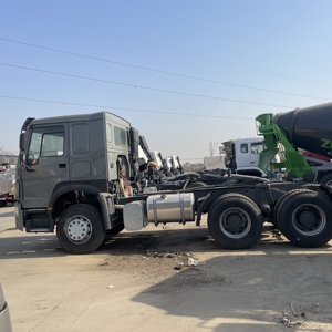 Sinotruck Howo <b>tractor</b> head 380hp <b>tractor</b> <b>trailer</b> truck 6x4 Chinese truck head 10 wheels <b>tractor</b> truck for sale - Product Image 3