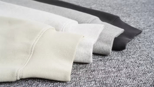 Felpa con Cappuccio da Uomo 1977 Essentials di Alta Qualità, 100% Cotone, <span class=keywords><strong>Fear</strong></span> of Winter God 1.1, Colore Dark Oatmeal con Stampa in Rilievo - Product Image 2