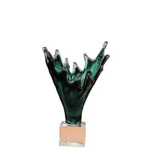 Jarrón de Vidrio Verde Irregular para Piso, Escultura Decorativa Hecha a Mano, Arte Decorativo para el Hogar, Decoración Festiva - Product Image 1
