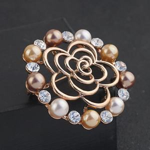 เข็มกลัดเพชรแฟชั่น เข็มกลัดทองแดงคุณภาพสูงแบบสั่งทำ เข็มกลัดแฟชั่นประดับมุกและเพชรซิร์คอนรูปดอกไม้สำหรับผู้หญิง - Product Image 3