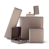Boîte à bijoux en plastique doré de luxe, logo personnalisé, organisateur de rangement pour colliers et bagues, emballage cadeau