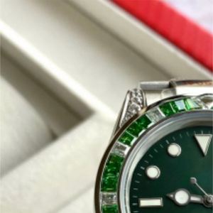Reloj de Buceo Deportivo para Hombre con Bisel de Zafiro Verde y Acero 904L, con Función de Fecha, Estilo Moderno y Elegante - Product Image 3