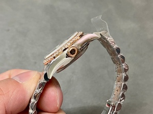 Montre-bracelet mécanique à calendrier avec lunette en diamant millimétrique de haute qualité en gros pour femmes, montre automatique luxueuse pour femmes - Product Image 2