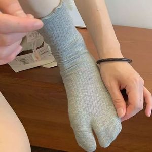 Chaussettes à bout fendu pour femmes, en dentelle blanche, mi-mollet, respirantes, absorbant la transpiration, style ballet, mode jeune - Product Image 2