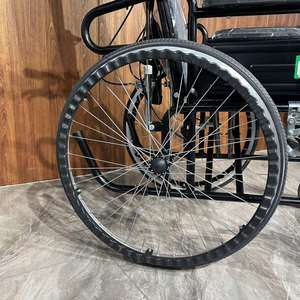 Sedia a rotelle pieghevole manuale multifunzione, sedia a rotelle in acciaio leggero, sedia a rotelle appositamente progettata per ospedali disabili - Product Image 3