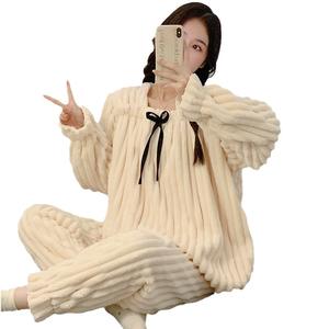 SAMWESTART <span class=keywords><strong>invierno</strong></span> grueso cálido franela pijamas mujeres Casual suelto grandes yardas grasa rayas terciopelo señoras ropa de casa traje - Product Image 1