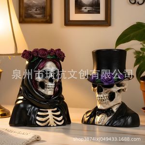 Vase en résine en forme de main avec crâne et rose pour décoration d'intérieur de table d'Halloween - Product Image 2