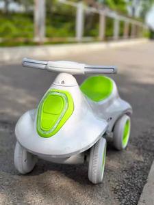 音乐灯儿童滑动汽车骑乘汽车，带储物篮互动幼儿滑板车 - Product Image 4