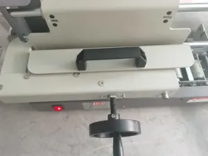 Machine à relier pour livre à couverture rigide Machine à relier manuelle A4 à colle thermofusible Machine à colle thermofusible pure