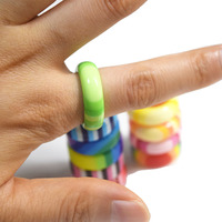 Koreanische Art Punk Design Kunststoff Acryl harz Regenbogen Farbe Fingerring Frauen Kinder Ringe Schmuck Unisex