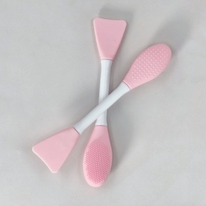 Spatule et pinceau de maquillage 2-en-1 en silicone pour mélanger les masques et les baumes pour le visage - Product Image 1