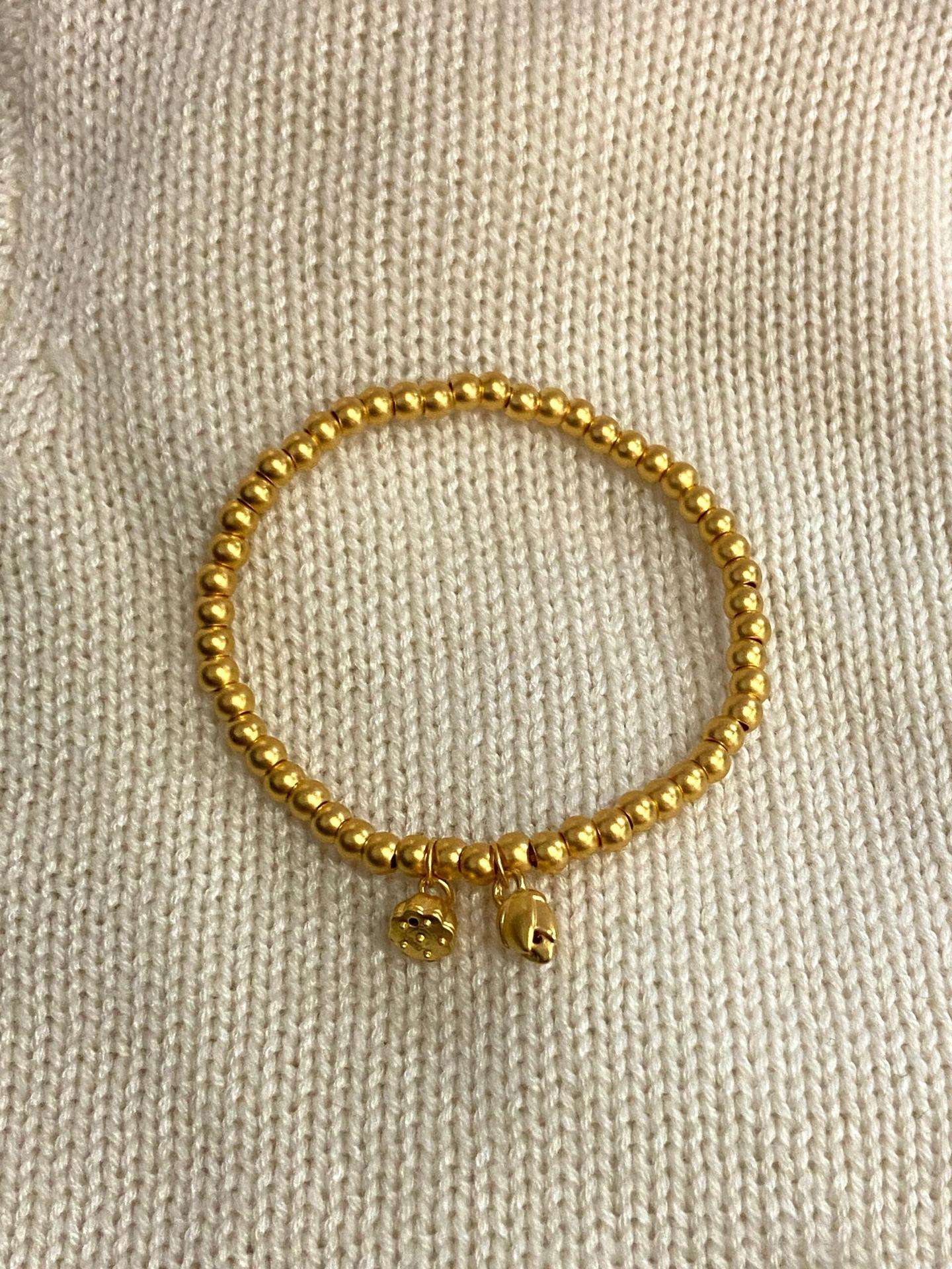 The 18k gold Two Lives of Joy bracelet does not de