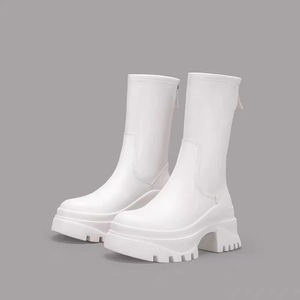 Bottines amincissantes pour femmes de petite taille, mi-mollet, noires, à talon épais, style cigarette, avec fermeture éclair arrière - Product Image 2