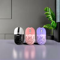 Souris de jeu sans fil OEM 2.4G BT USB Mini 3D à suivi optique pour droitiers avec éclairage LED RVB et recharge sans fil, dotée de fonctionnalités standard