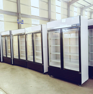 Congélateur commercial de qualité supérieure, fourni par l'usine, vitrine réfrigérée autoportante pour boissons énergisantes, réfrigérateur à porte vitrée - Product Image 3
