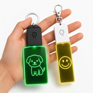 Meilleur prix, 7 couleurs, éclairage dégradé, mini porte-clés holographiques 3D, porte-clés LED en acrylique rechargeable avec boîte cadeau - Product Image 1