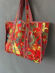 Bolsa de Mano Acolchada de Algodón con Estampado de Bloques, Tradicional, Hecha a Mano, Ecológica, Reutilizable, para Viajes, Compras, y Uso Diario - Product Image 5