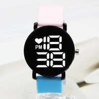 Montre électronique LED en plastique, vente en gros d'usine, modèle 2026, pour homme, femme, étudiant, sport de plein air, montre tendance