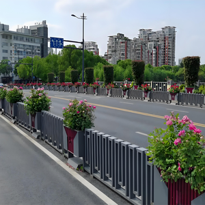 Vallas Urbanas de Aislamiento de Aluminio Personalizables Hechas en China, Barreras para Jardines de Flores en Exteriores, Protección Reflectante IP66 para Control de Multitudes - Product Image 3