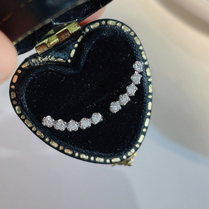 Orecchini a perno con cristalli a forma di sorriso da donna, accessori minimalisti alla moda per tutti i giorni, idea regalo - Product Image 2