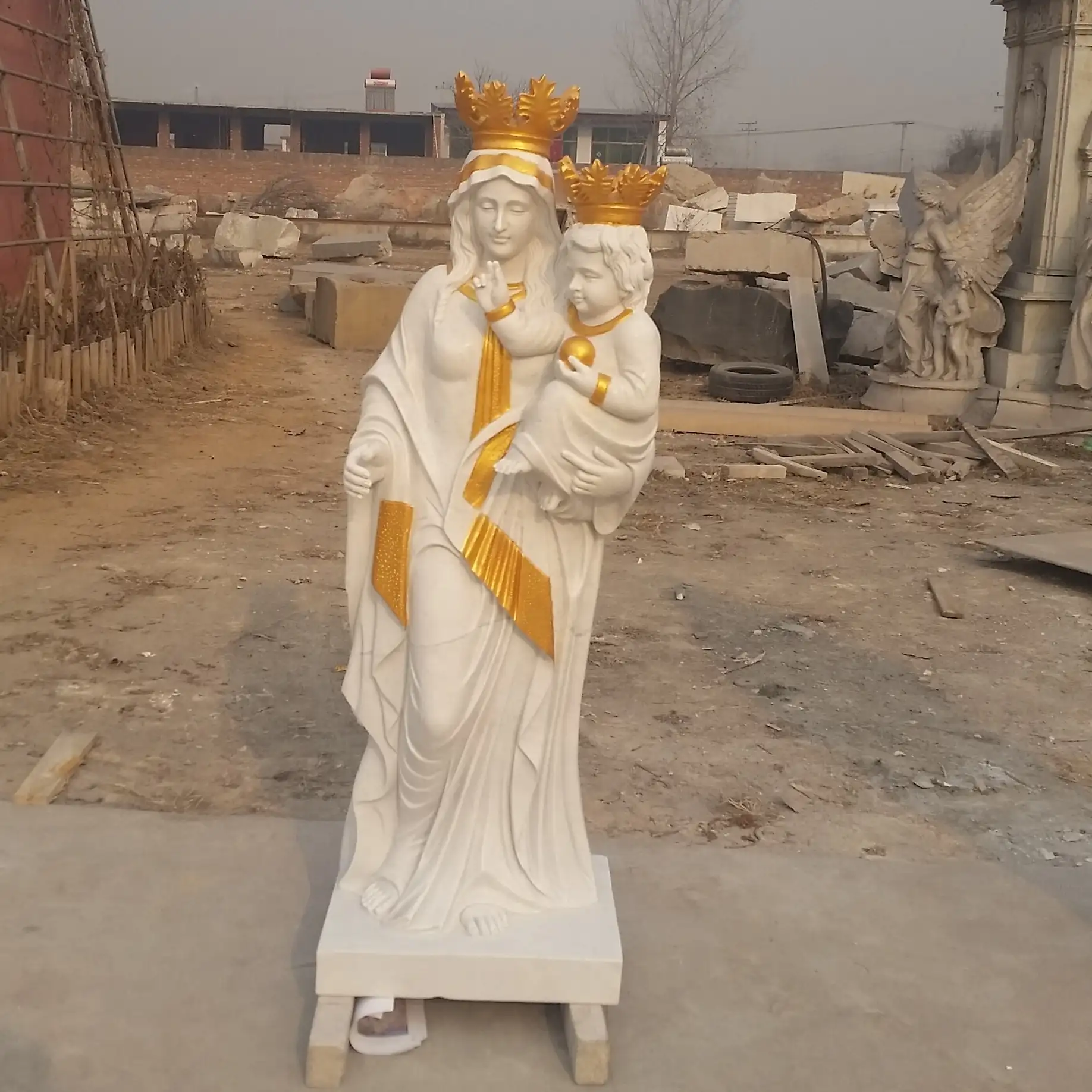 Yaşam boyutu beyaz kutsal bakire Mary ile bebek İsa heykeli mermer