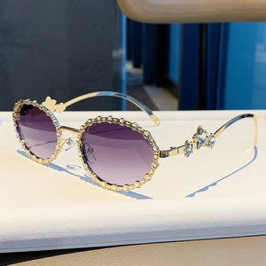 Gafas de Sol Ovaladas con Montura Dorada y Diamantes de Imitación, Estilo 2025, Forma Cóncava, Montura Completa, Lentes con Protección UV400 - Product Image 6