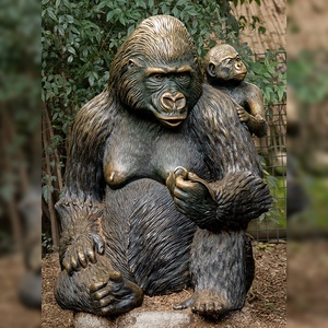 Prodotto di Tendenza: Bellissima Scultura Musicale di Gorilla Cantante in Ottone per Esterni - Product Image 6